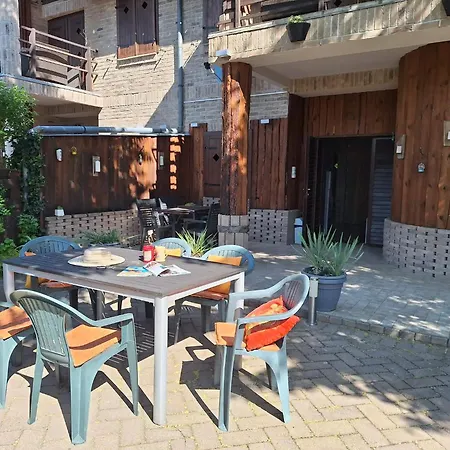Mediterran Rezidencia Jobb Also 아파트 자르마디